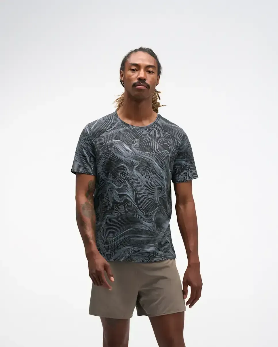HOKA EveryRun Short Sleeve Schwarz Weiß Prt Media front view