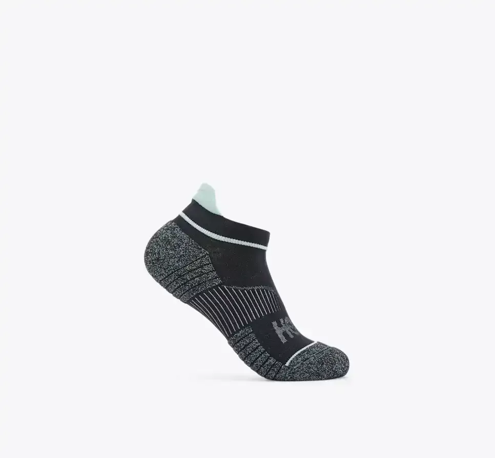HOKA No-Show Run Socke Schwarz Media front view