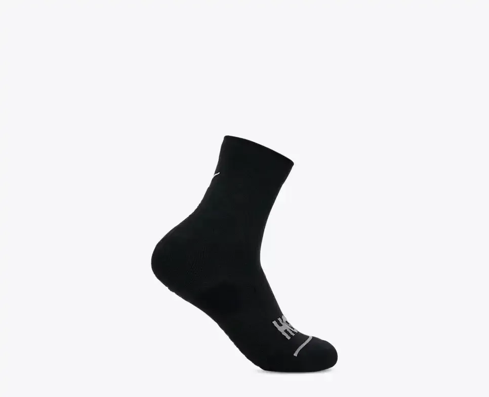 HOKA Quarter Run Socke Schwarz Media front view