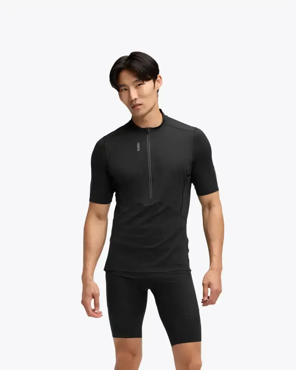HOKA SkyBreeze Short Sleeve Zip Schwarz Media front view